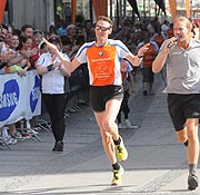 schnellster Halbmarathon Läufer (©Foto:Martin Schmtiz)
